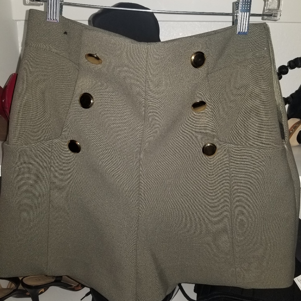Zara Short in M Olive